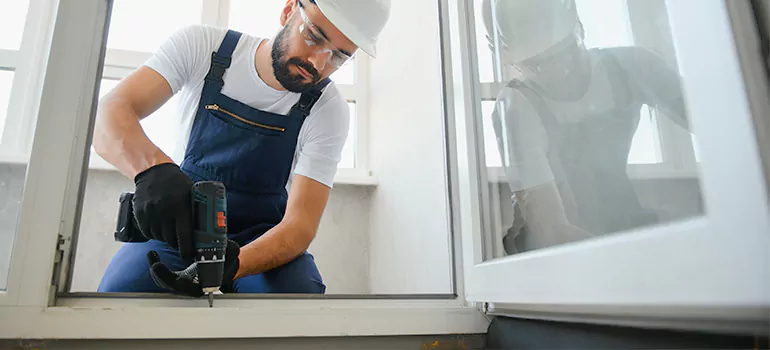 Replace Broken Window Pane in Oakleaf Plantation, FL