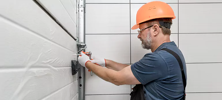 Garage Door Repair in Oakleaf Plantation