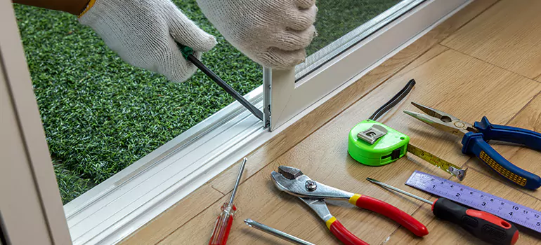 Window Hinge Repair in Oakleaf Plantation, FL